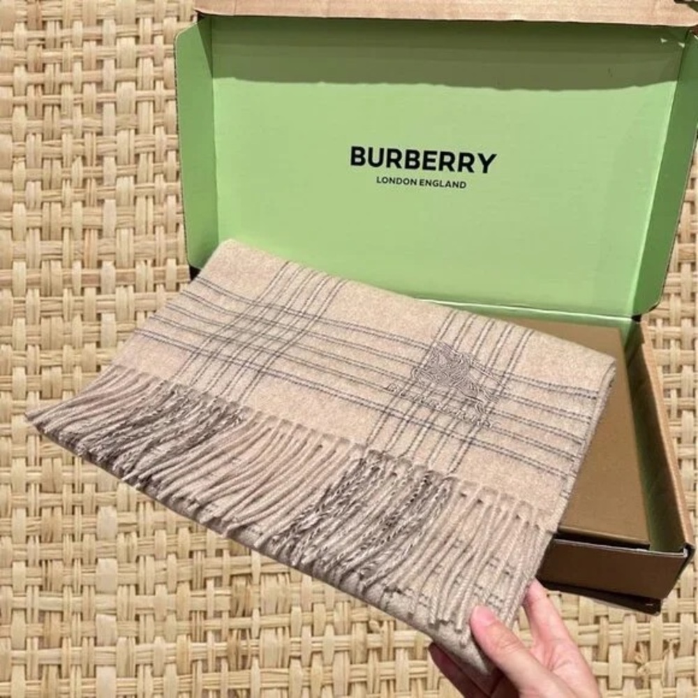 Burberry Light Gray Checkered Scarf - Picture 4 of 4